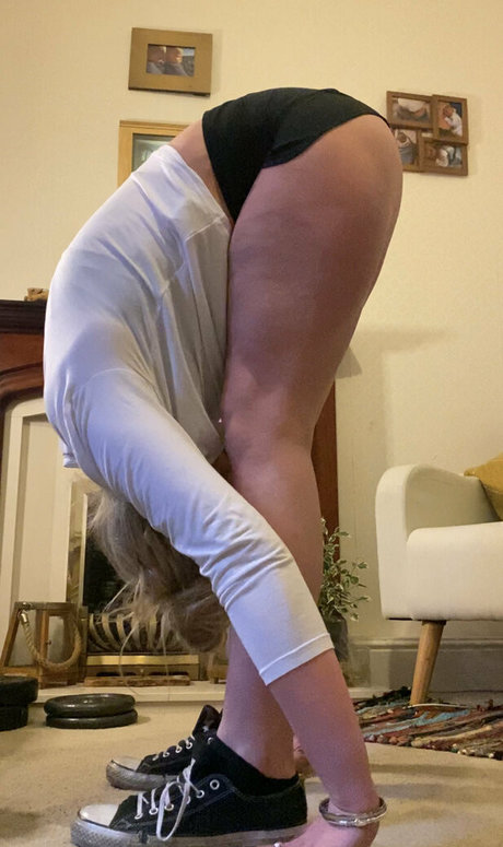 hornycavegirl pretty pornstar pic