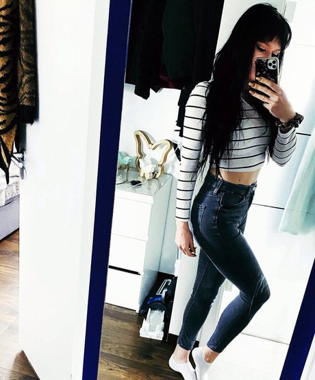 gelliii93_ star naked archive