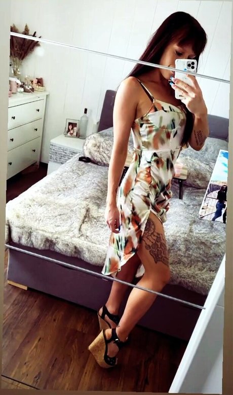 gelliii93_ pornographic model picture