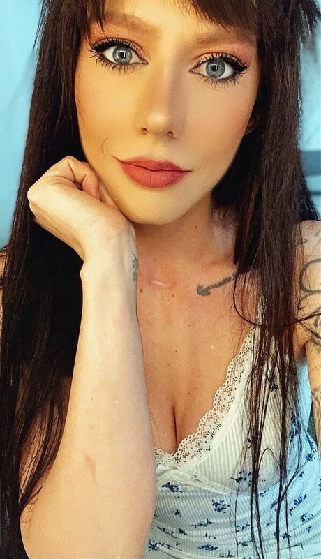 gelliii93_ art model img