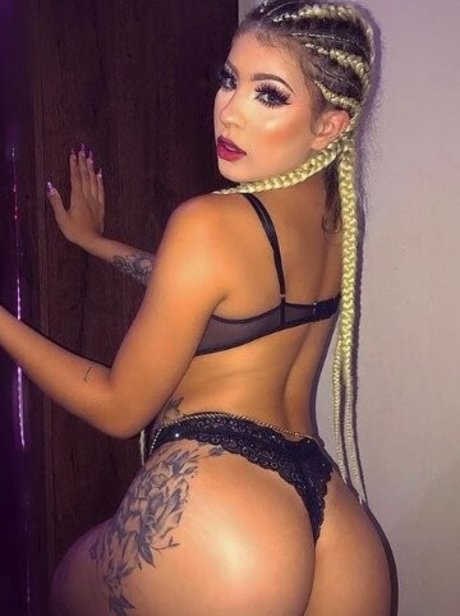 Sarah Stefany exclusive star image