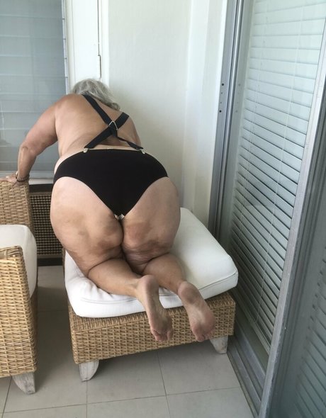 thebumbumbaroness model exclusive pictures