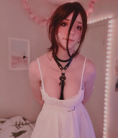 Yuffie44 model adult pic