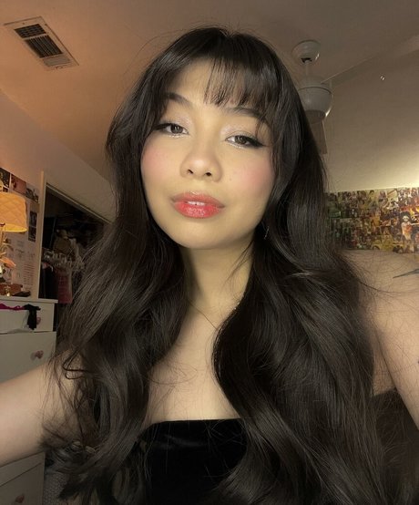 Trin Lovell erotic model archive