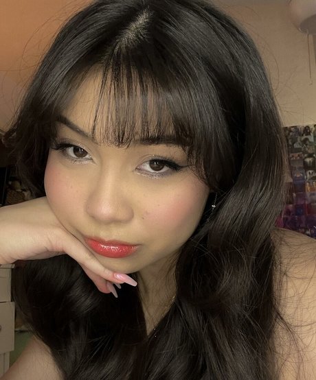 Trin Lovell star beautiful pictures