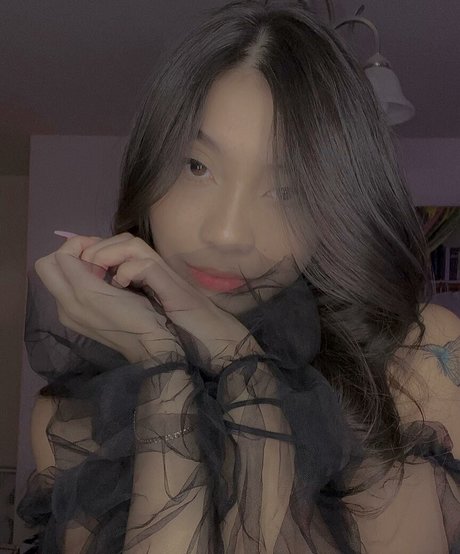 Trin Lovell hd actress pictures