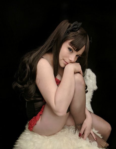 Dera Megurine nude model images