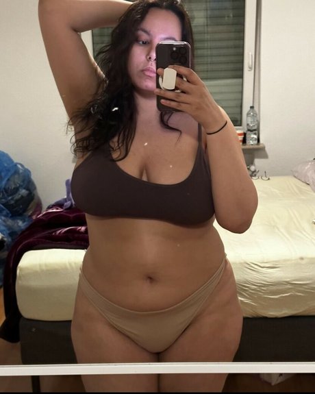 Peachyara beautiful model photos