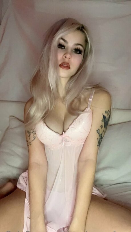 annireneefree model naked picture