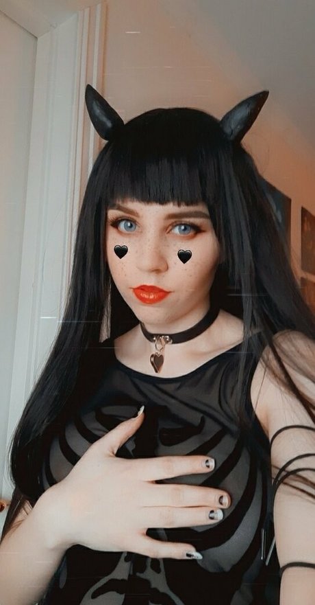 brunette wife onlyfans pornographic photos