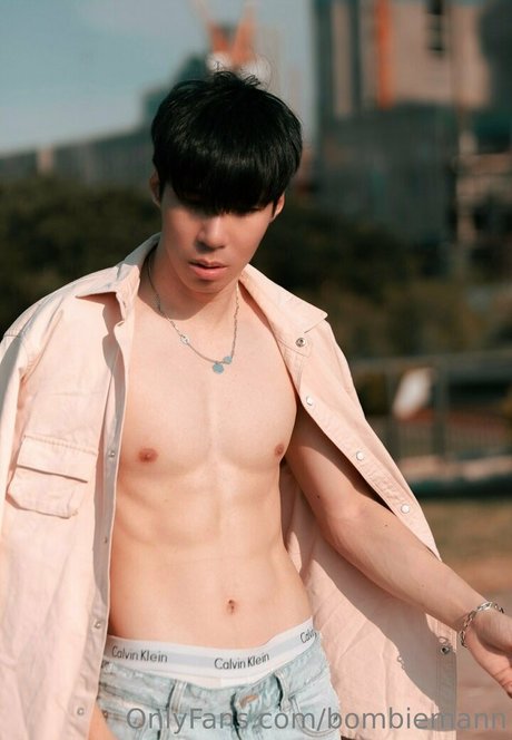 bombiemann star naked photo