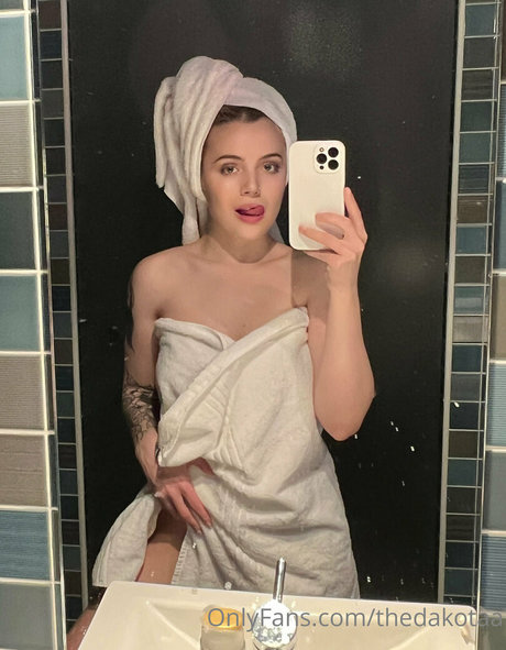 thedakotaa porn model images