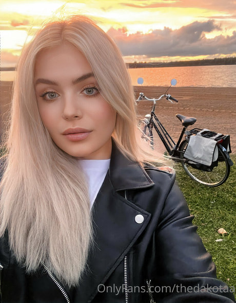 thedakotaa perfect actress photo