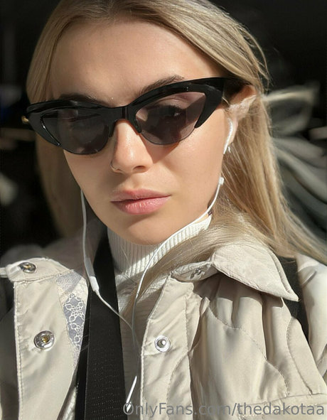 thedakotaa perfect actress pictures