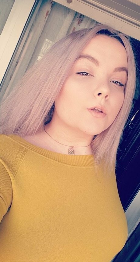 moniiquefox naked actress photos