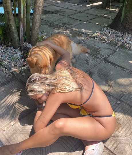 Laura Schadeck art model pics