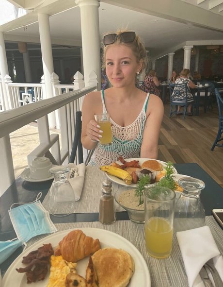 Sarao Sulli art model pictures