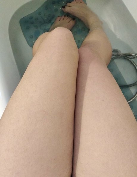 chubbykitsune nude model picture