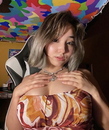 yvonnemoonie nice pornstar img