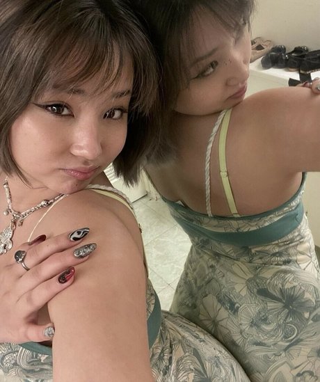 yvonnemoonie naked model photos