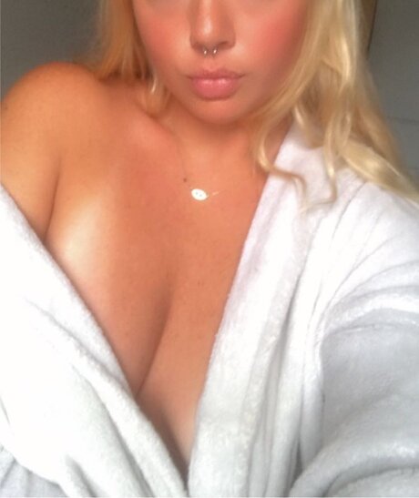 Nadia Nyx star sexy pics