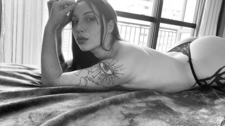 mari freckled top star photos