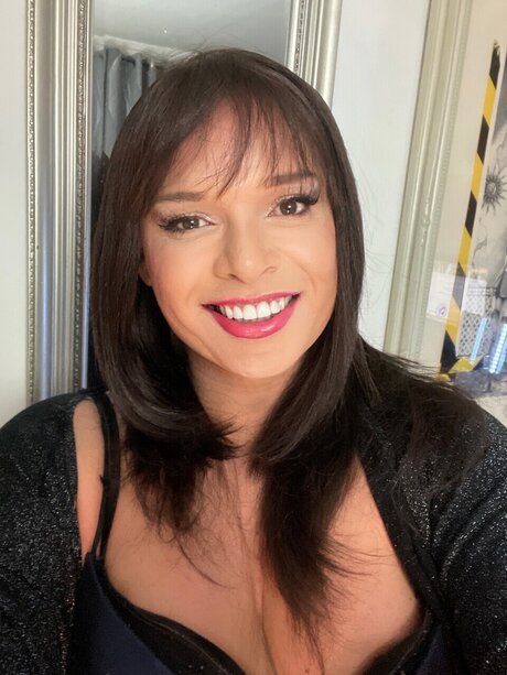 Lindatgirl pornographic model photos