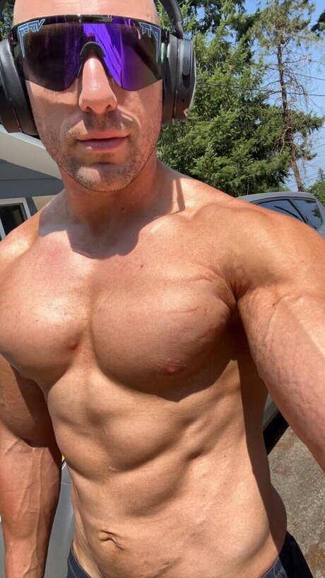 Brucejuice model xxx photo