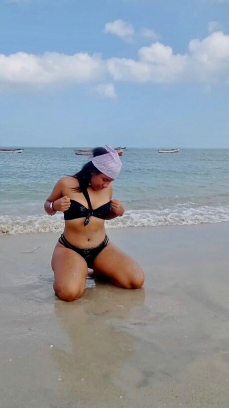 Perla brunette pornstar nude images