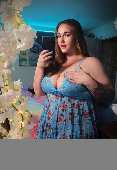 Neon Kitten hd model pic