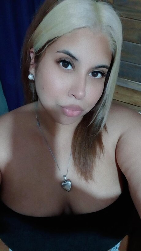 Nenu Den sexy pornstar pictures