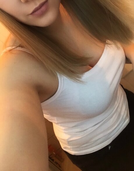 _blondi 22 actress photo