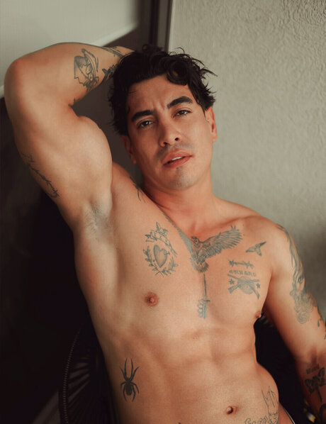 Eduardo Suave star nude pictures