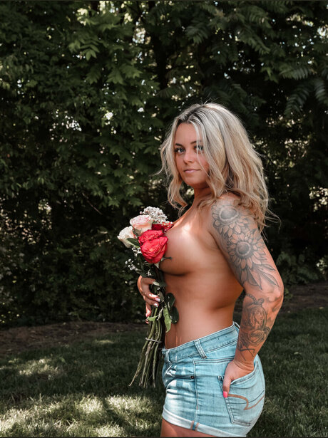 Hannah Denton hot actress picture