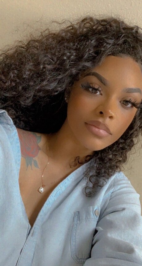 LightSkinnTaee model top images