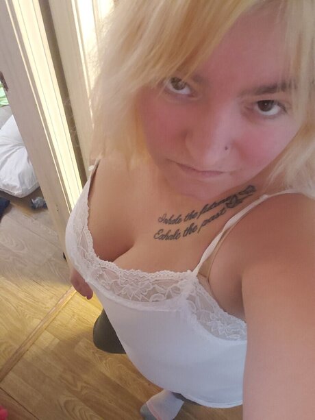 Cheyanna Maier model hot galleries