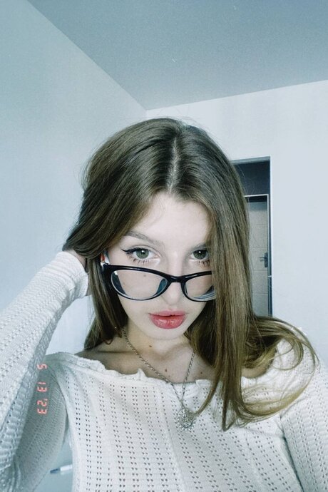 mila diamond nice model pics