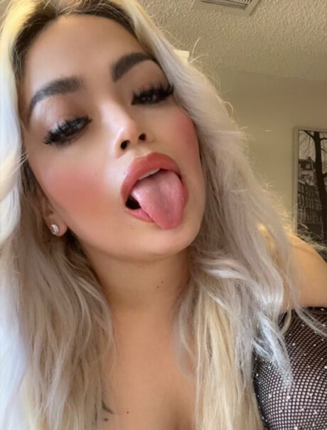 Yanii Sweet FREE PAGE art star images