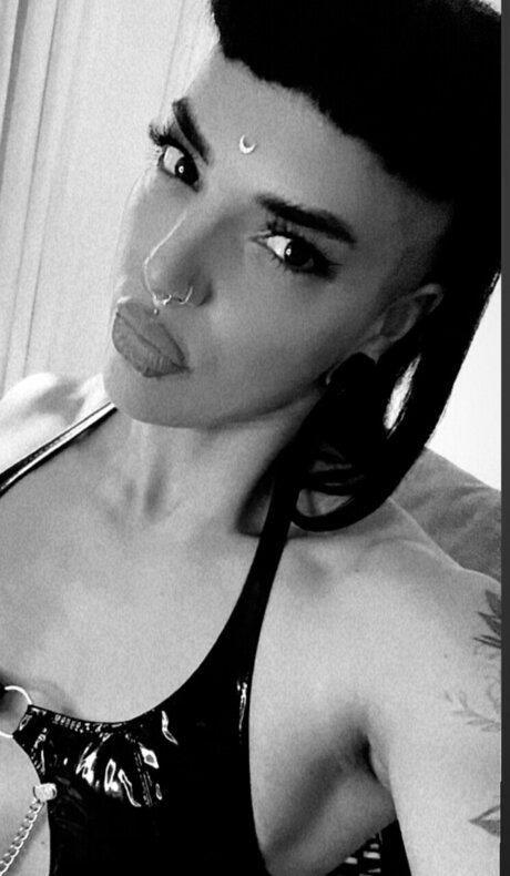 LittleGoth bat x model high quality gallery