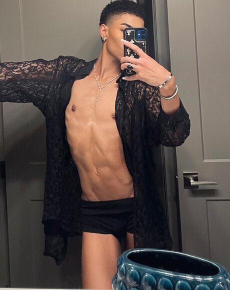 Luka Babineaux star naked pic