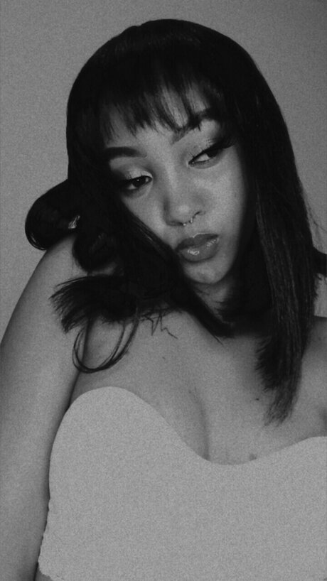 Boss Skylafire naked pornstar photo