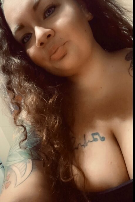 Prettynthicc model top img