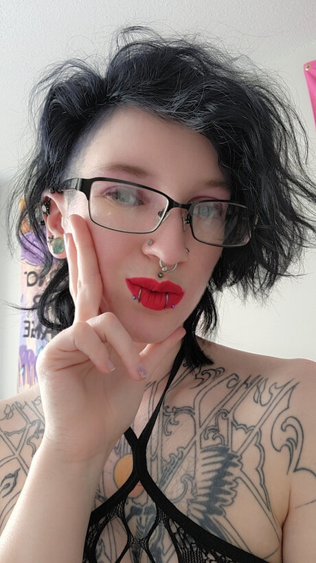 Toxic Tina_ nice model pictures