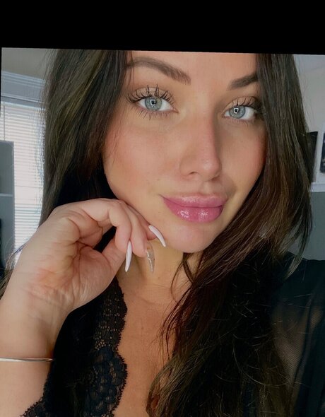 Riah pornographic actress image