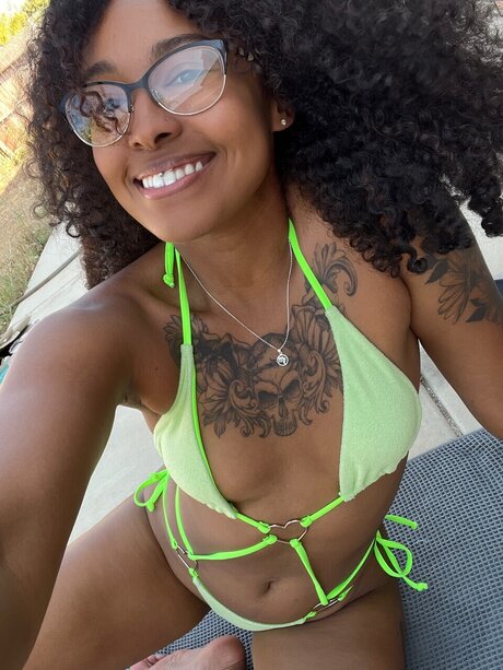 KittenNaomi model top photos