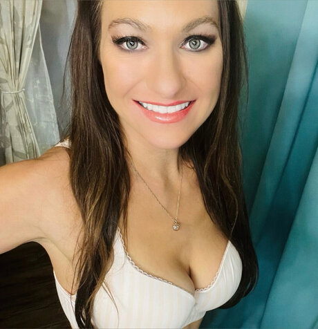 Mrs Laurenjoy perfect pornstar pic