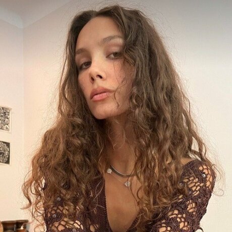 Mia puff perfect model img