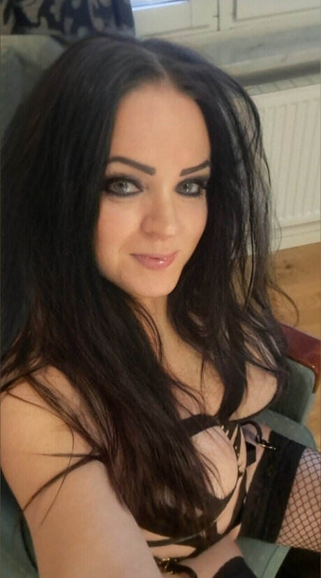 XolaxFree pretty model picture