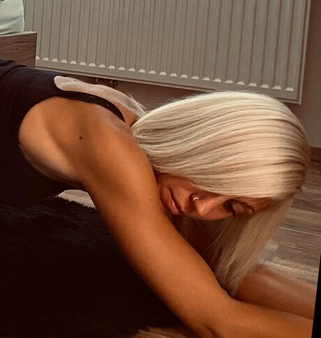 Magda lena nude model photos