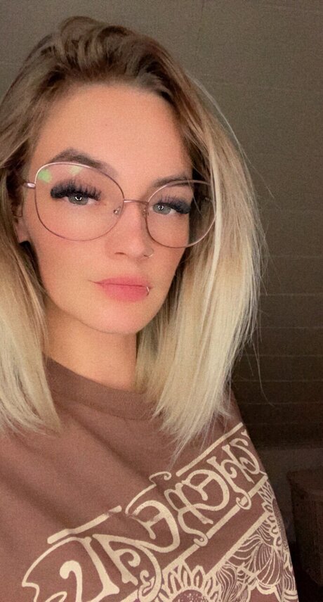 Isi LS sexy model gallery